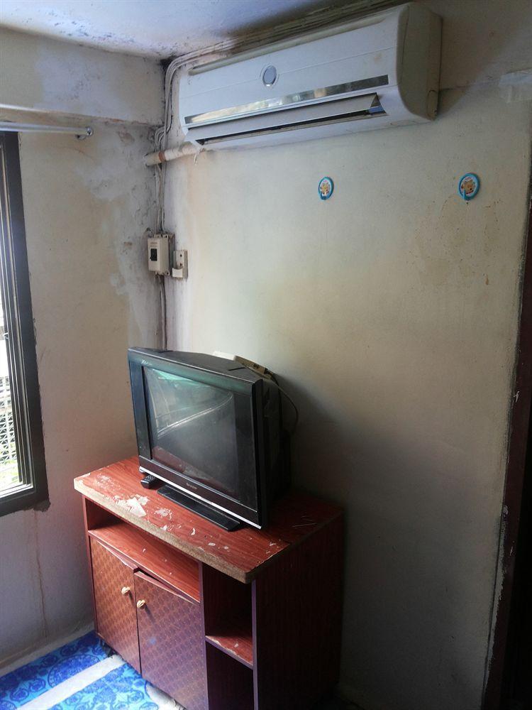 Q6 At 6 Hostel Bangkok Exterior photo