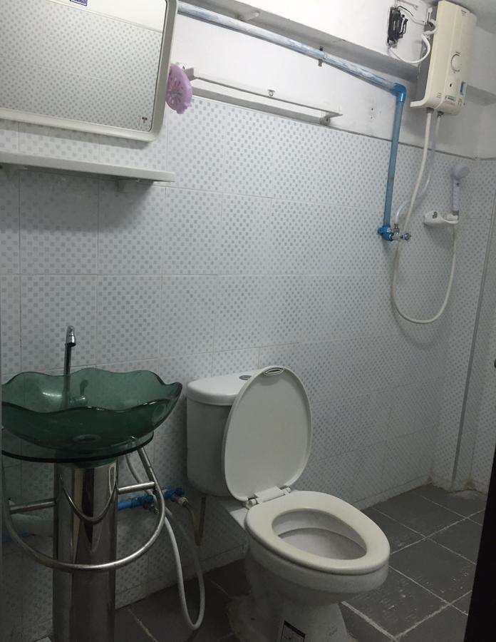Q6 At 6 Hostel Bangkok Exterior photo