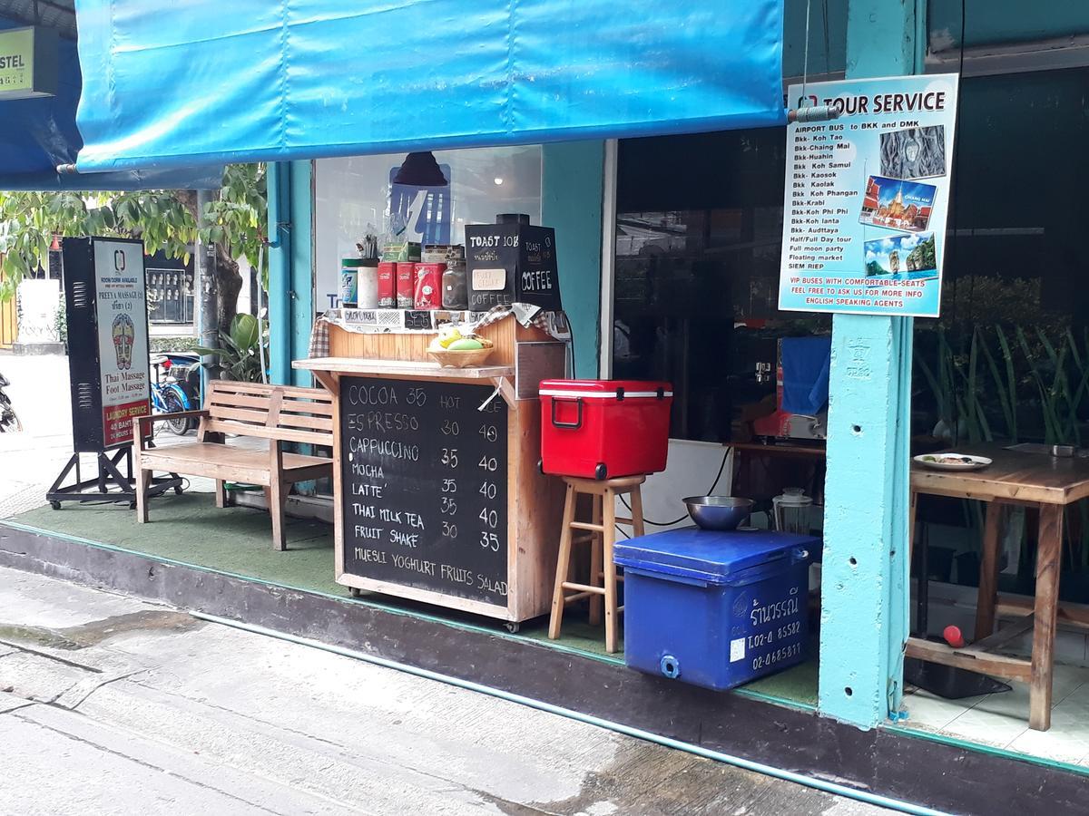 Q6 At 6 Hostel Bangkok Exterior photo