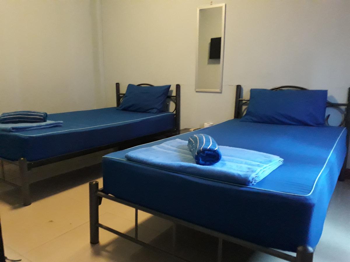 Q6 At 6 Hostel Bangkok Exterior photo